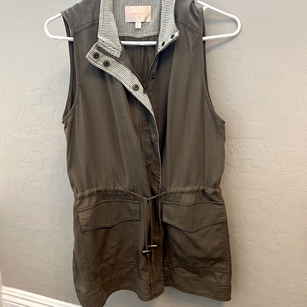 Adorable lightweight vest in army green.